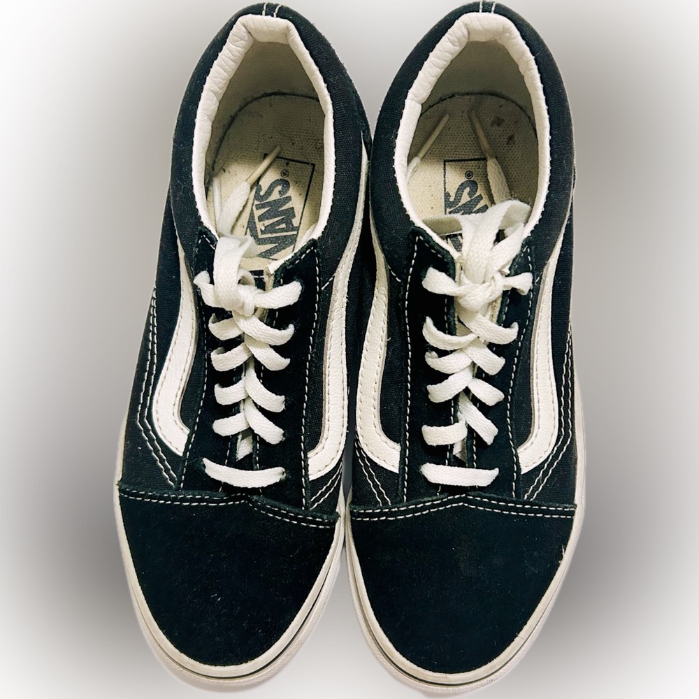 Kids Vans Old Skool low top black and white sneakers Size 3